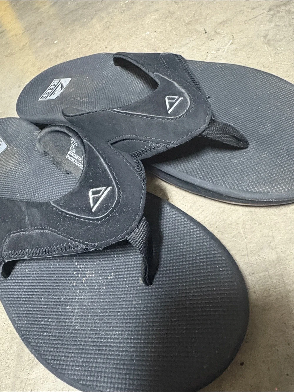Reef Men’s Black Flip Flops with Logo